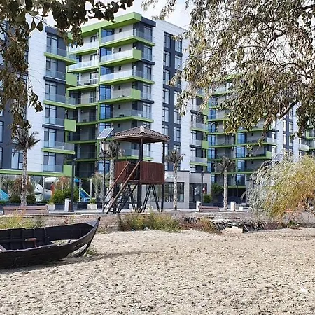 Isabelle Alezzi Mamaia Nord Apartment