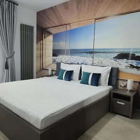 Isabelle Alezzi Mamaia Nord Apartment